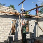 Tanamkan Disiplin Di Sekolah, Babinsa Pos Wonotirto Latih Kegiatan Peraturan Baris Berbaris