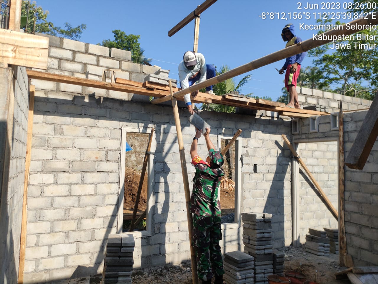 Manunggal Dengan Rakyat, Babinsa Koramil Selorejo Tingkatkan Sinergitas Di Wilayah Binaannya