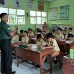 Antisipasi Penyebaran PMK, Babinsa Koramil Sanankulon Cek Hewan Ternak Sapi Di Wilayah Binaannya