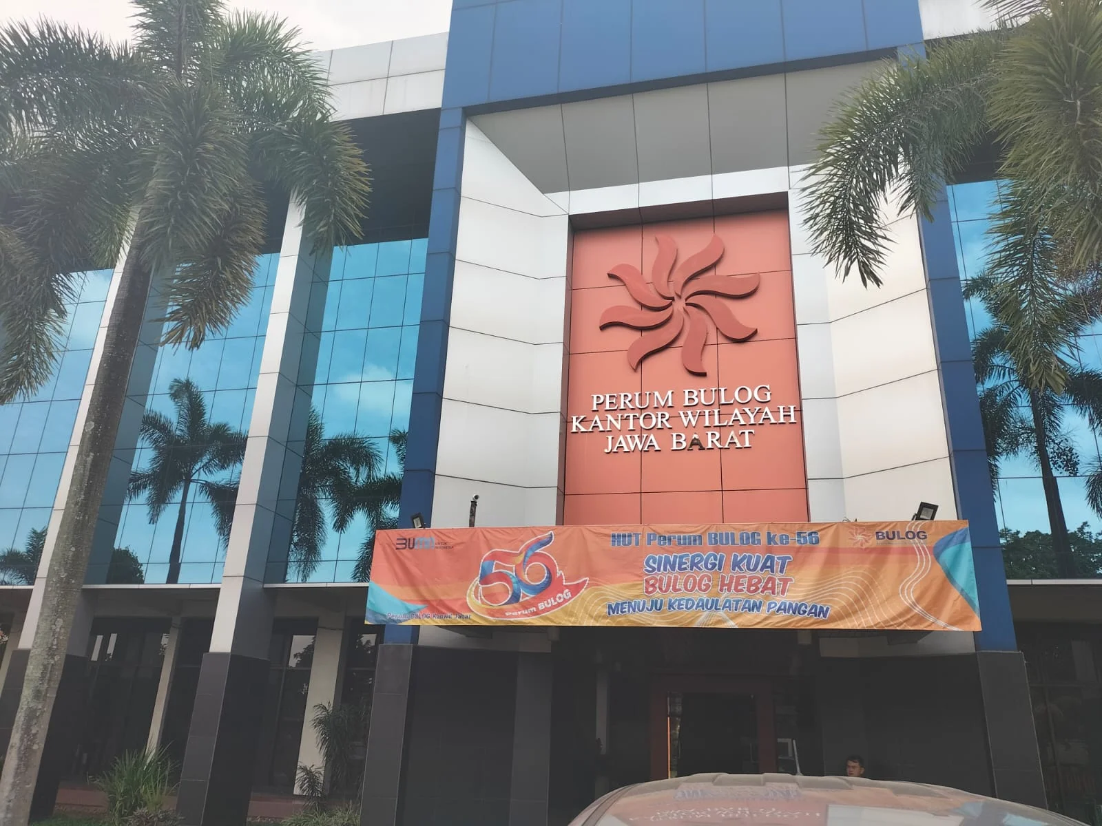 Humas Forum Bulog Kanwil Jabar Tidak Ada Di Tempat Saat Akan Di Mintai Keterangan Oleh Awak Media