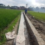 Tingkatkan Kekompakan Di Wilayah Binaan, Babinsa Pos Selopuro Gelar Gotong Royong Bersama