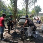 Peduli Pembangunan Di Wilayah Binaannya, Babinsa Koramil Gandusari Gelar Gotong Royong Bersama Warga