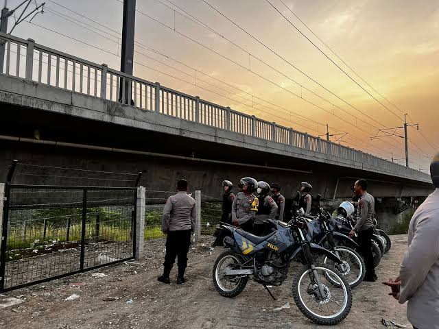 Polda Jabar  Himbau Warga Tidak Berkumpul  Di Area Proyek Kereta Api Cepat Jakarta Bandung ( KCJB )