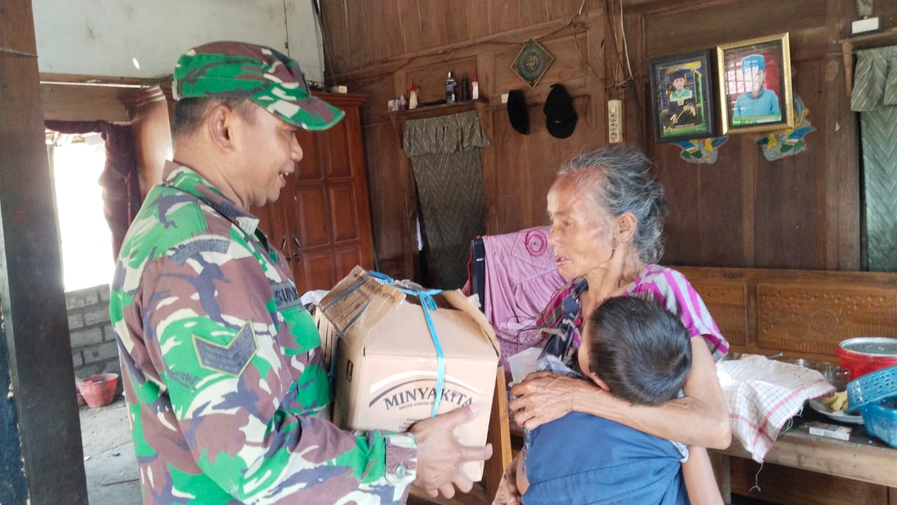 Senantiasa Menjadi Solusi, Anggota Koramil Kademangan Laksanakan Kegiatan Babinsa Masuk Dapur Warga