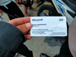 Akibat Kelalayan Pengendara Motor Tertabrak Kereta Api