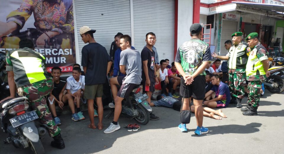 Anggota Kodim 0808/Blitar Gelar Patroli Bersama, Pastikan Wilayah Dalam Keadaan Aman