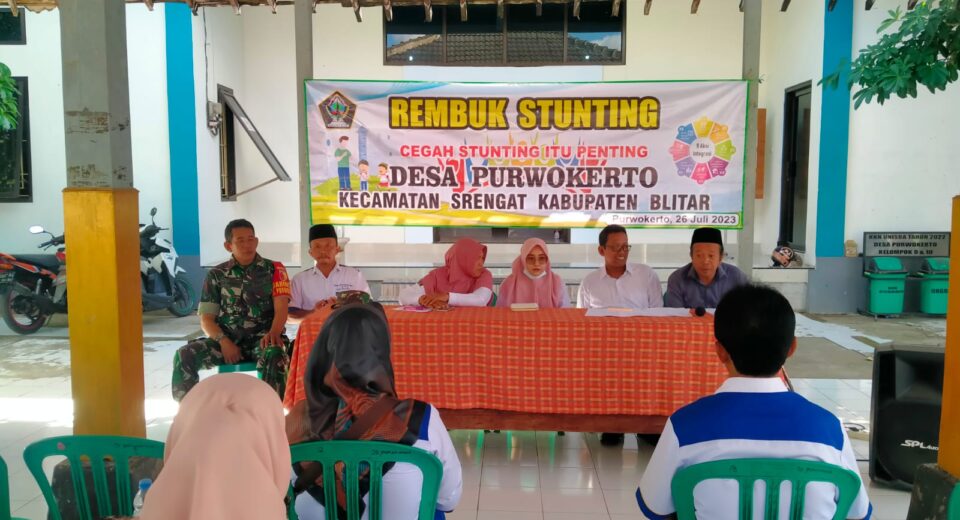 Peduli Kesehatan Anak, Babinsa Koramil Srengat Hadiri Musyawarah Kegiatan Rembuk Stunting