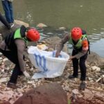 Pastikan Tepat Sasaran, Babinsa Koramil Udanawu Dampingi Penyaluran BLT DD Di Wilayah Binaannya