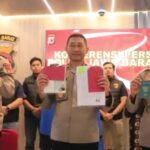 Tanamkan Disiplin Di Sekolah, Babinsa Koramil Sananwetan Latih PBB Siswa Siswi SMA Negeri 1