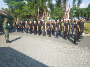 Tanamkan Disiplin Di Sekolah, Babinsa Koramil Sananwetan Latih PBB Siswa Siswi SMA Negeri 1