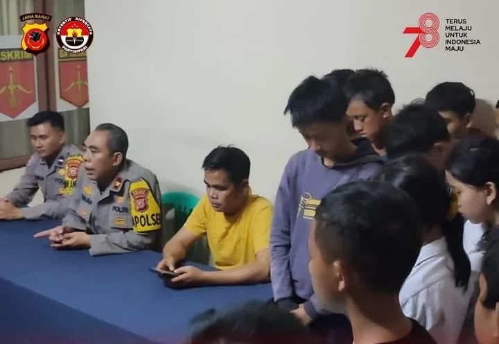Polisi Gagalkan Belasan Pelajar yang Diduga Hendak Tawuran serta Sita Senjata Tajam