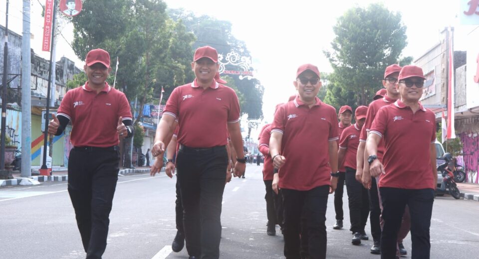 Meriahkan HUT RI Ke 78 Tahun 2023, Dandim 0808/Blitar Bersama Forkopimda Ikut Lomba Baris Berbaris