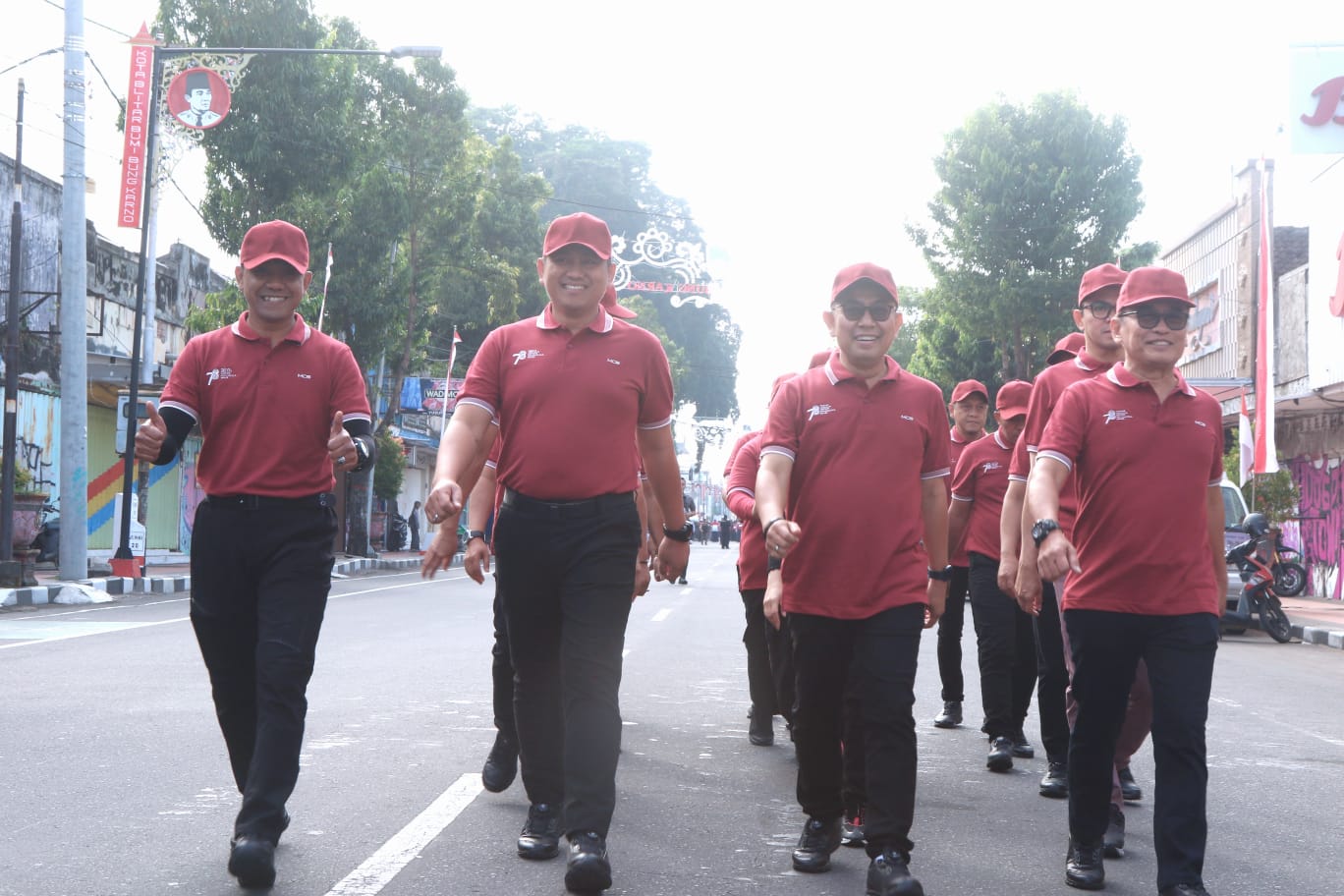 Meriahkan HUT RI Ke 78 Tahun 2023, Dandim 0808/Blitar Bersama Forkopimda Ikut Lomba Baris Berbaris