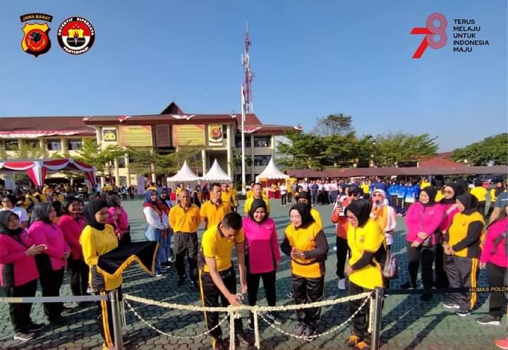 OLAHRAGA BERSAMA DAN BAZAR UMKM POLWAN DALAM RANGKA RANGKAIAN HUT POLWAN YANG KE-75 TAHUN 2023 DI JAJARAN POLDA JABAR
