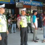 Bantu Atasi Kesulitan Warga Binaannya, Babinsa Koramil Panggungrejo Berikan Bantuan Sembako
