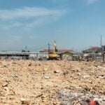 Polres Cirebon Kota Bersihkan Sampah Di Pantai Kesenden