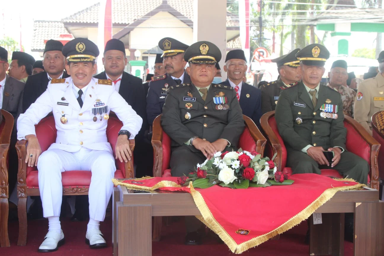 Kasdim 0808/Blitar, Ikuti Upacara Peringatan HUT Ke - 78 Kemerdekaan RI Tahun 2023 Di Aloon Aloon Kota Blitar