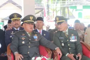 Kasdim 0808/Blitar, Ikuti Upacara Peringatan HUT Ke - 78 Kemerdekaan RI Tahun 2023 Di Aloon Aloon Kota Blitar