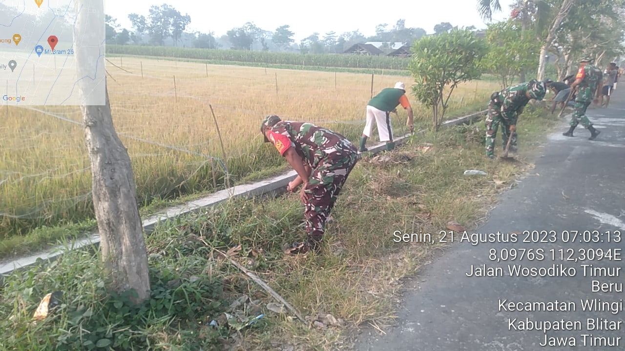 Wujudkan Lingkungan Yang Sehat, Babinsa Koramil Wlingi Dan Warga Masyarakat Gelar Kerja Bakti Bersama