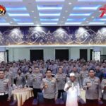 Kompak, Babinsa Koramil Bakung Dan Warga Masyarakat Gelar Gotong Royong Bersama