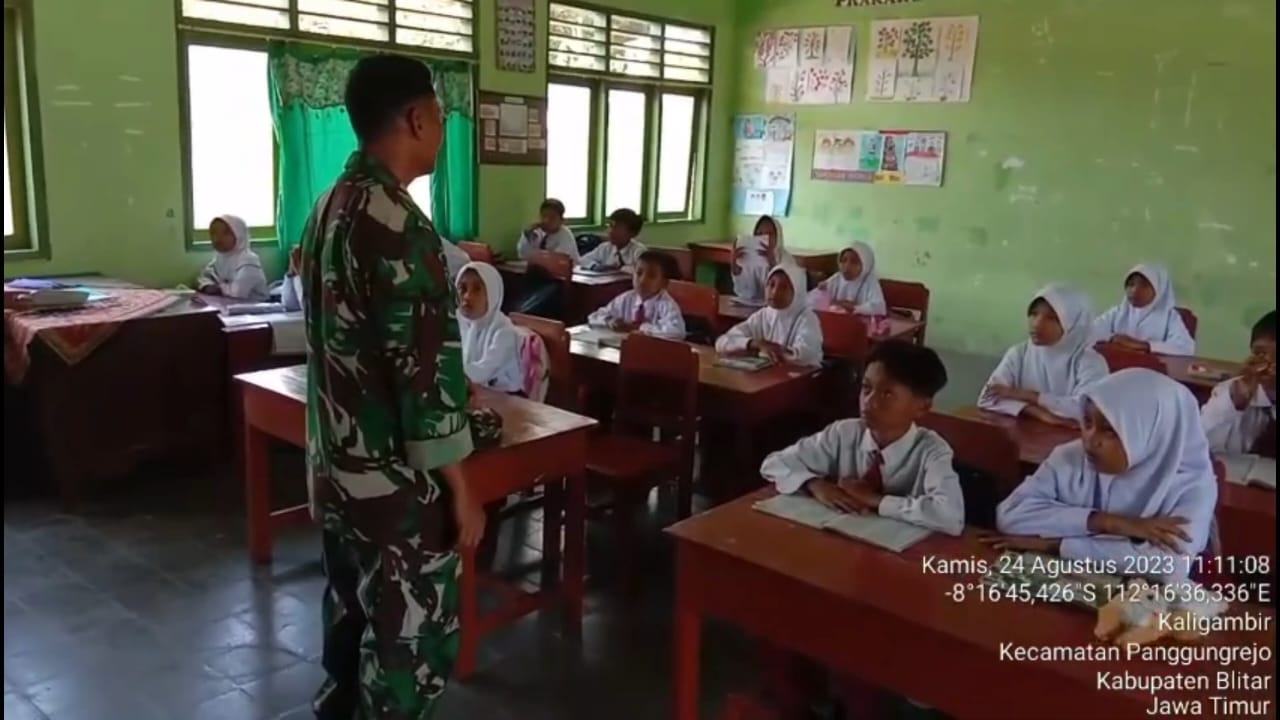 Tanamkan Karakter Sejak Dini, Anggota Koramil Panggungrejo Laksanakan Kegiatan Babinsa Masuk Sekolah