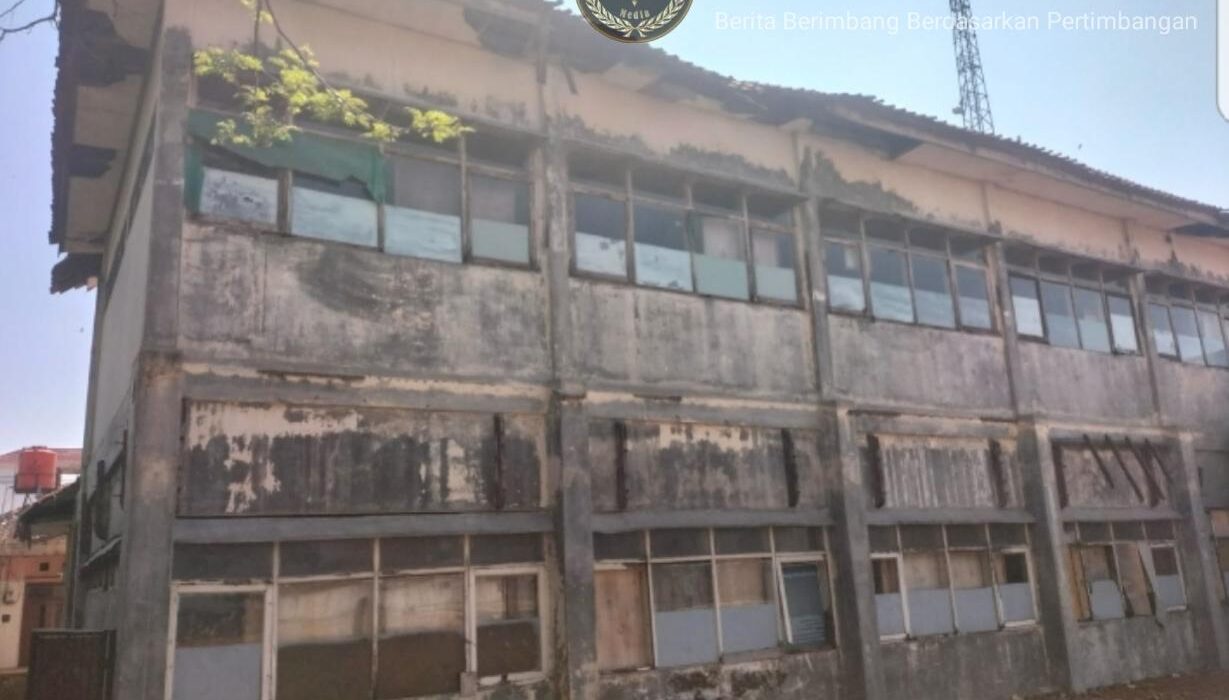 Bangunan SDN Cikoneng  Seperti Gedung Tua Yang Akan Roboh