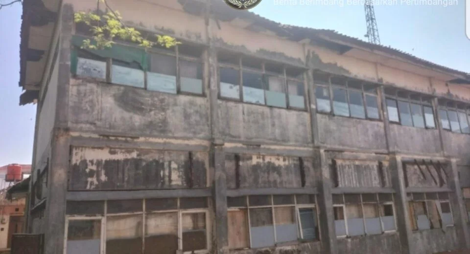 Bangunan SDN Cikoneng  Seperti Gedung Tua Yang Akan Roboh