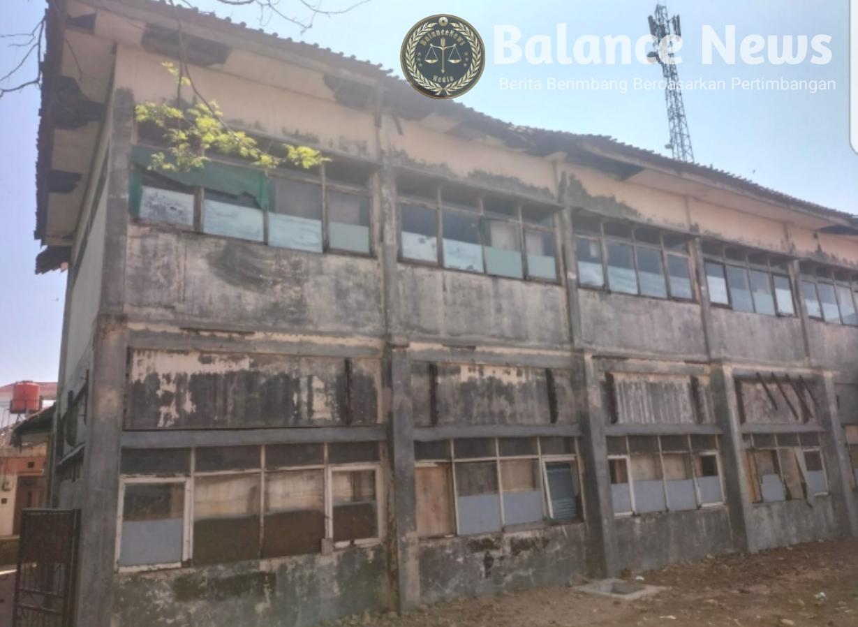 Bangunan SDN Cikoneng  Seperti Gedung Tua Yang Akan Roboh
