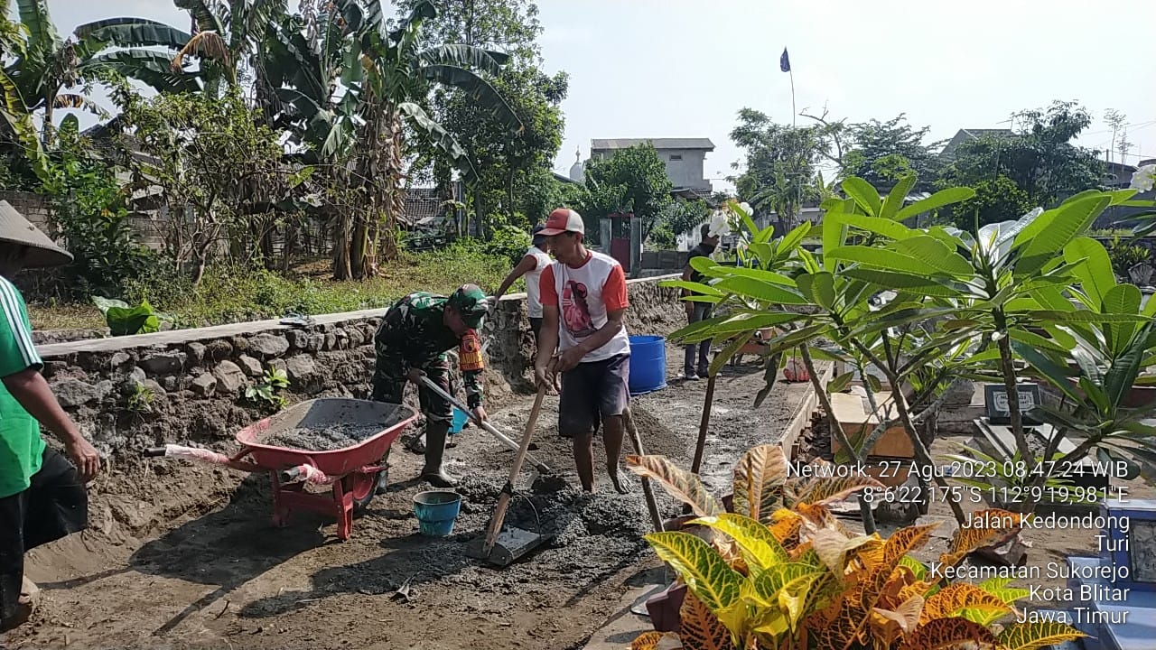 Tingkatkan Budaya Gotong Royong, Babinsa Koramil Sukorejo Gelar Kerja Bakti Bersama