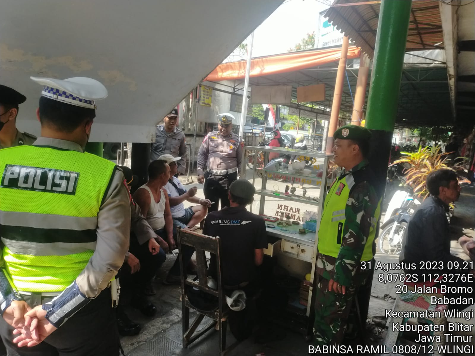 Tingkatkan Sinergitas, Anggota Kodim 0808/Blitar Gelar Patroli Bersama
