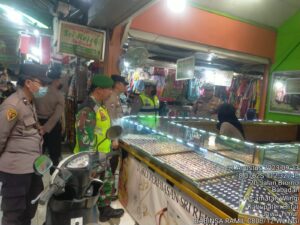 Tingkatkan Sinergitas, Anggota Kodim 0808/Blitar Gelar Patroli Bersama