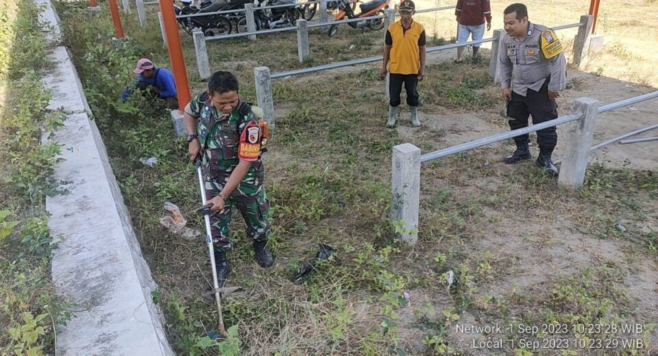 Peduli Kebersihan Lingkungan, Babinsa Koramil Kademangan Bersama Warga Masyarakat Gelar Jumat Bersih