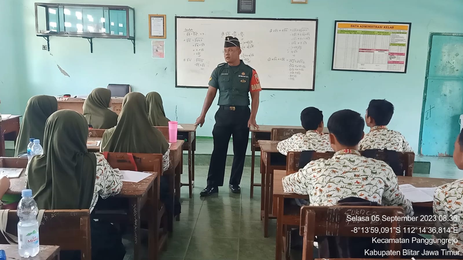 Wujudkan Generasi Muda Yang Berkualitas, Babinsa Koramil Panggungrejo Berikan Wasbang Di Sekolah