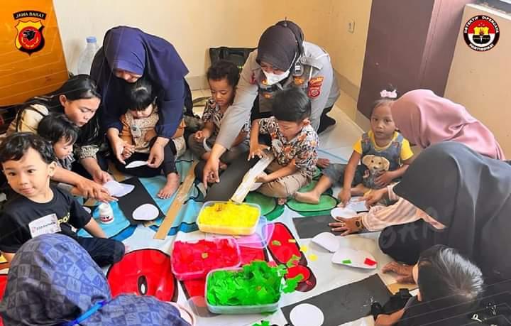 Polres Karawang Gelar Kegiatan Pengenalan Fungsi-fungsi Kepolisian dan Pembelajaran Keselamatan Berlalu Lintas dari Usia Dini Hari
