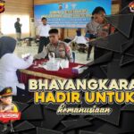 Kapolres Sukabumi  Antusias Ikuti Festival Bunga Sukabumi Suka Bunga dengan menaiki motor Vespa