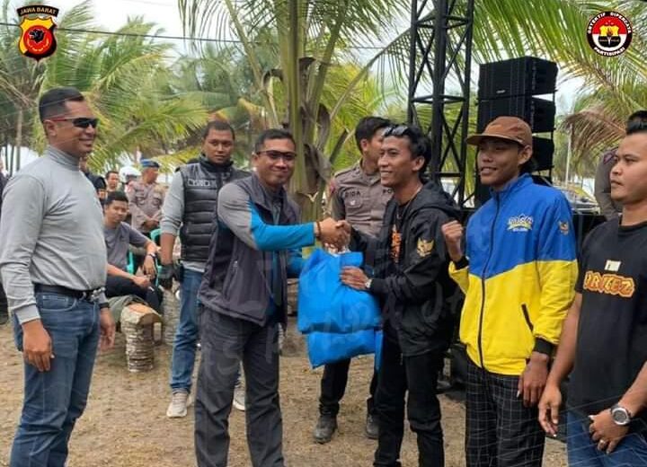 Kapolres Banjar beserta 4 Kapolres Se-Priangan Timur Touring Keselamatan dan Baksos ke Pangandaran