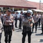 Pastikan Berjalan Lancar, Babinsa Koramil Doko Dampingi Kegiatan Penyaluran BLT DD