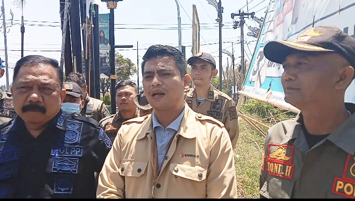Dalam Rangka Ciptakan Kondusifitas Menjelang Pemilu 2024 Bawaslu Kabupaten Bandung Baligo di Dampingi Satpol PP