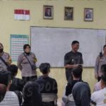 Peduli Pembangunan Di Desa Binaannya, Babinsa Koramil Wlingi Gelar Gotong Royong Bersama