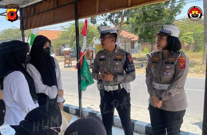 Satlantas Polres Karawang Berikan Edukasi Kepada Siswi Pelajar Serta Sosialisasi Super APPS
