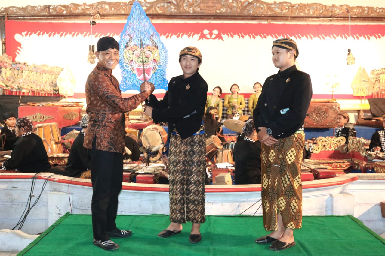 Meriahkan HUT Ke - 78 TNI Tahun 2023, Kodim 0808/Blitar Gelar Pentas Seni Wayang Kulit