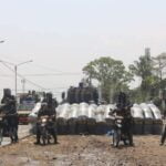 Hadir Di Tengah Masyarakat, Babinsa Koramil Kesamben Bantu Atasi Kesulitan Warga Binaannya