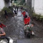 Kapolsek Pameungpeuk Kompol Imron Rosyadi Pantau Keamanan Penghitungan Suara Pilkades Desa Baros