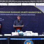 Tingkatkan Budaya Gotong Royong, Babinsa Pos Selopuro Bantu Warga Binaannya Buat Pagar Rumah