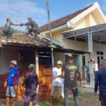 Peduli Tempat Ibadah, Babinsa Koramil Bakung Bersama Warga Masyarakat Gelar Gotong Royong Rehab Masjid Al Ikhlas