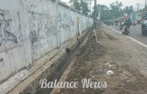 Tumpukan Sampah Di Jalan Provinsi Kab Bandung: Hiraukan Sanksi Bagi Pelaku 