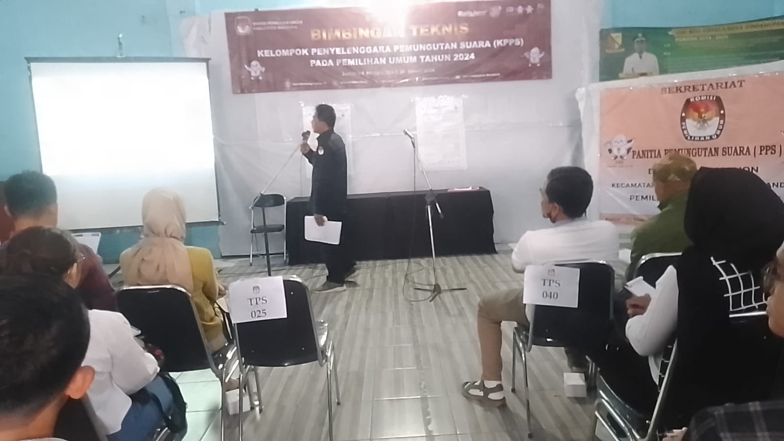 BIMTEK KPPS: DI DESA SINDANGPANON BERIKAN EDUKASI