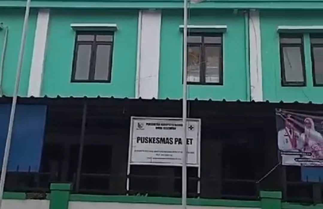 Kantor Puskesmas Pacet Diduga Tidak Menghormati Lambang Negara