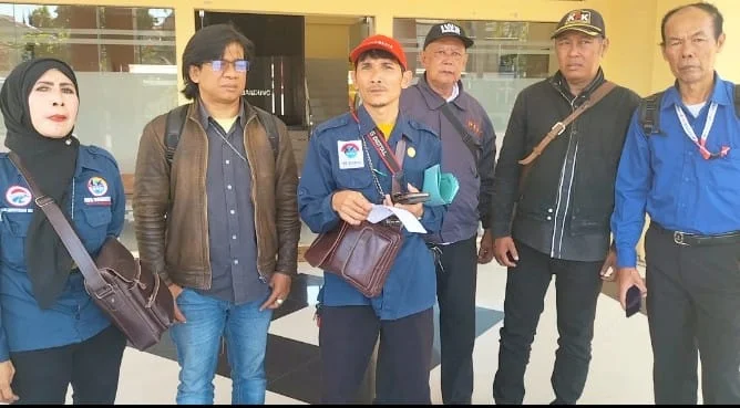 Oknum Kepala Desa Wanasuka Akibat Melawan Hukum, Akhirnya Di Laporkan  Ke APH