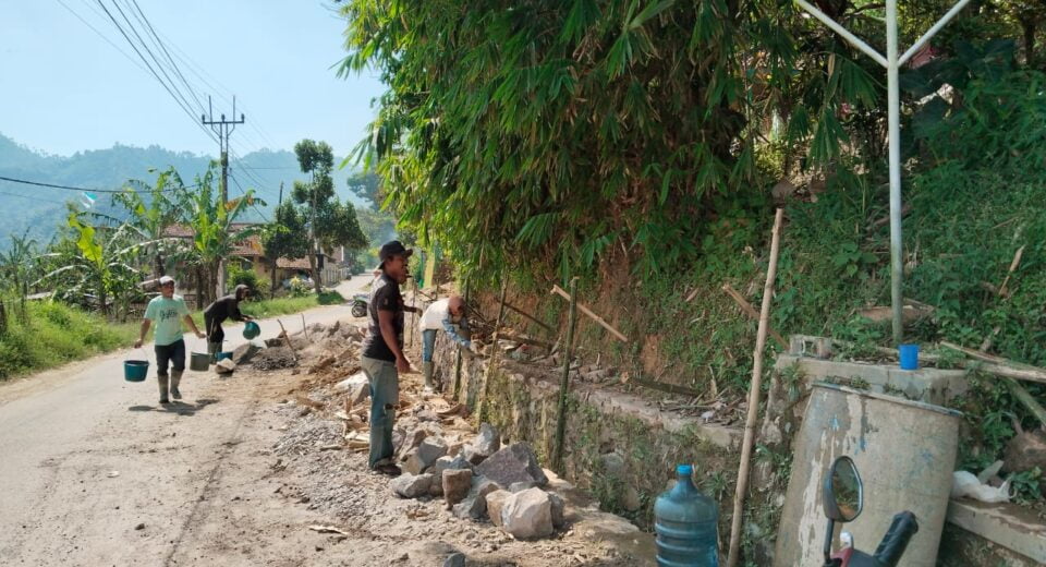 Proyek TPU JL Pangkalan Bojong Jambu Desa Sukawening Langgar Perpres